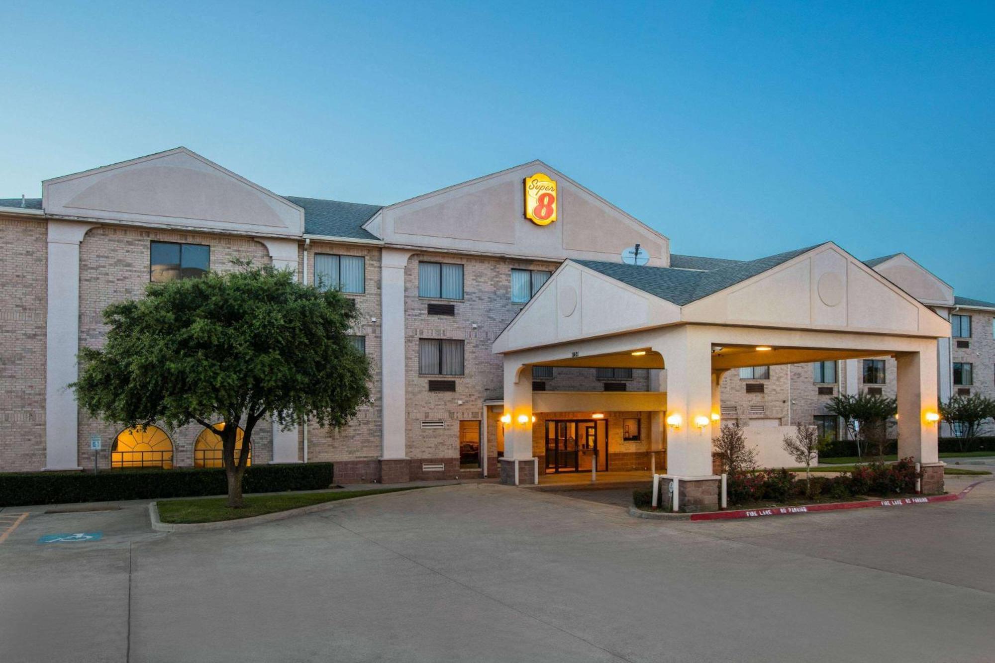Super 8 By Wyndham Garland North Dallas Area Exterior photo